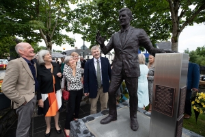 **NO REPRO FEE** The Children of Dr Brendan O'Regan, from left Andrew O'Regan,Geraldine Guilfoyle, Margaret O'Regan, Carmel O'Regan and Declan O'Regan at the unveiling of the Bronze Sculpture of Dr Brendan O'Regan by Shannon Chamber of Commerce President Eoin Gavin at Sixmilebridge Town Square on Monday afternoon. Photograph by Eamon Ward Further information from Dympna O'Callaghan 0862371508 pr@shannonchamber.ie