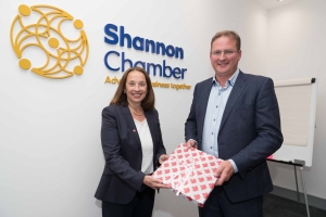 Canadian Ambassador Nancy Smyth with Shannon Chamber President Eoin Gavin during her visit to Shannon. Photograph by Eamon Ward